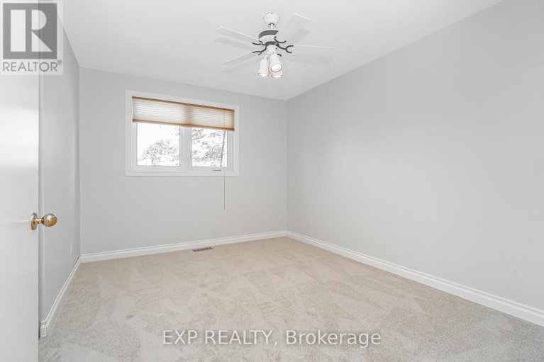 28799326/6084a-vineyard-drive/convent-glen/ottawa/ontario/K1C2M5_25