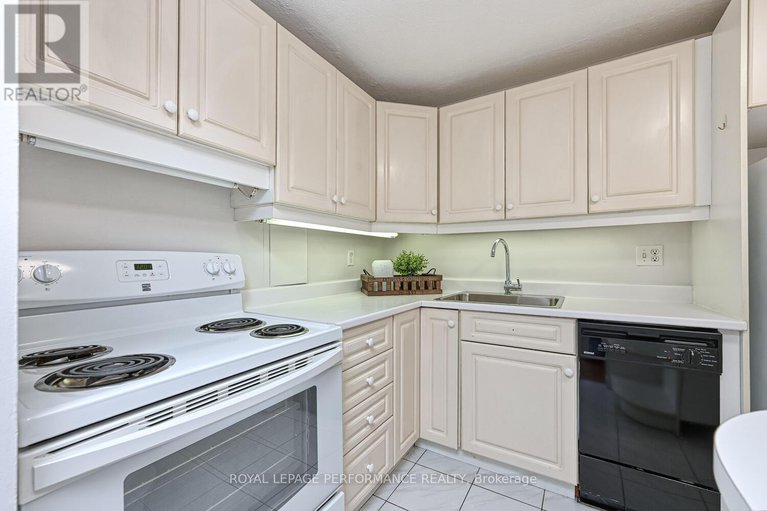 28889215/607-1356-meadowlands-drive-e/borden-farmstewart-farmcarleton-heightsparkwood-hills/ottawa/ontario/K2E6K6_23