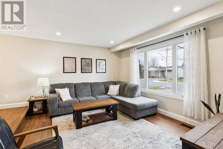 29416128/21-menard-street/embrun/russell/ontario/K0A1W1_8