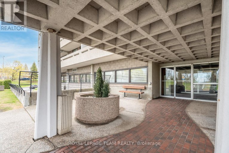 28274883/2004-415-greenview-avenue/britannia/ottawa/ontario/K2B8G5_30
