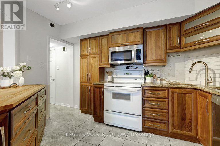 28235435/105a-62-donald-street/overbrook/ottawa/ontario/K1K1N2_16