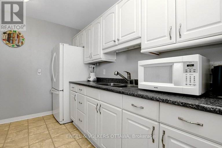 28597861/1506-2000-jasmine-crescent/beacon-hill-south/ottawa/ontario/K1J8K4_19
