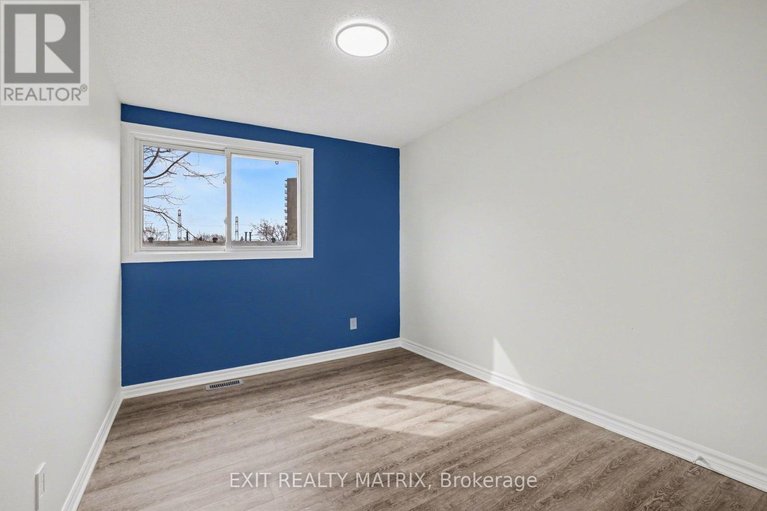 29672750/b-1468-heatherington-road/heron-gateindustrial-park/ottawa/ontario/K1V6S1_20