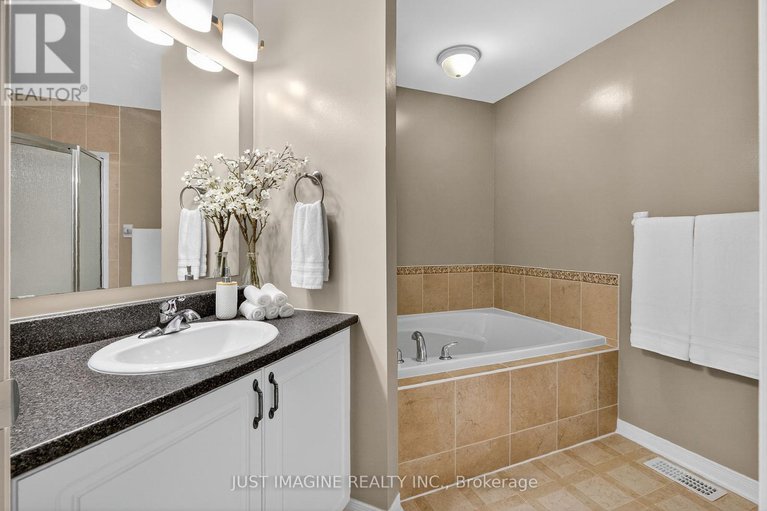 29033359/105-caithness-private/mer-bleuebradley-estatesanderson-park/ottawa/ontario/K1W0G4_36