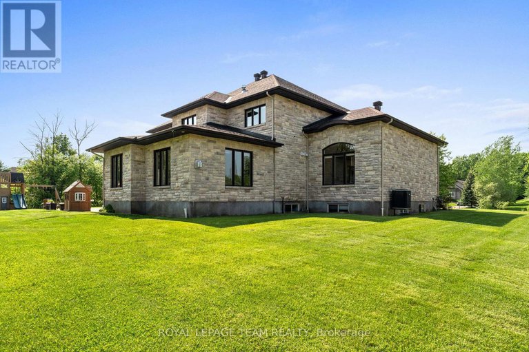 28452821/6132-pebblewoods-drive/greely/ottawa/ontario/K4P0A1_45