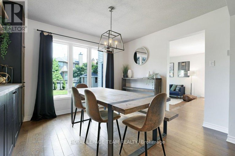 28522929/8-black-rivers-place/bridlewood/ottawa/ontario/K2M2E2_12