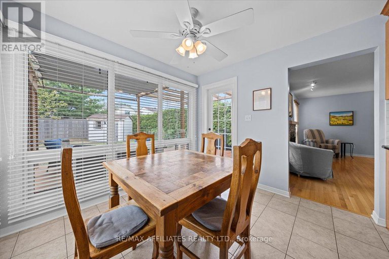 28820212/605-falwyn-crescent/fallingbrookridgemount/ottawa/ontario/K4A2B4_18