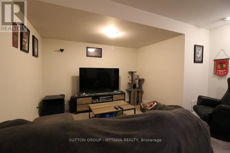 28894848/303-rue-de-l-etang-street/town-of-rockland/clarence-rockland/ontario/K4K0K1_28