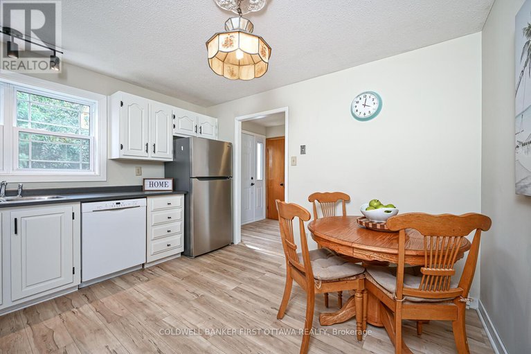 28490443/22-poole-creek-crescent/fringewood/ottawa/ontario/K2S1G4_13