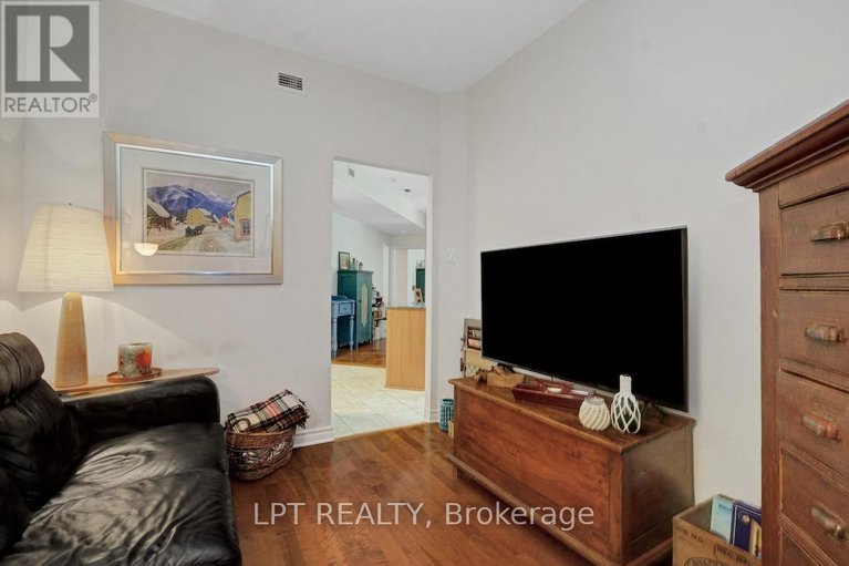 28929558/102-205-bolton-street/lower-townbyward-market/ottawa/ontario/K1N1K7_31