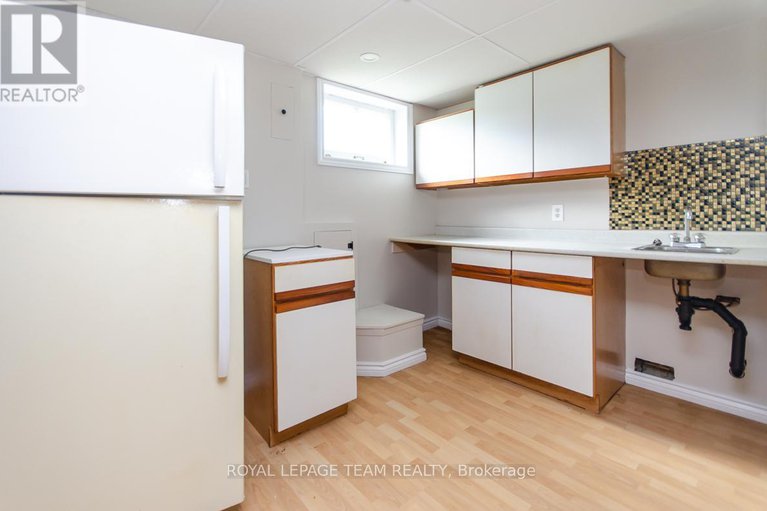 28514430/16-brook-lane/meadowlandscrestview/ottawa/ontario/K2G1R9_17