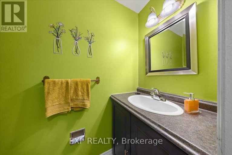 29599647/d-284-dalehurst-drive/tanglewood/ottawa/ontario/K2G4J5_3