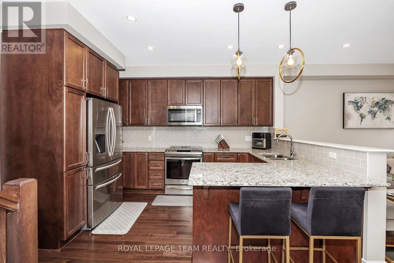 28564716/526-edenwylde-drive/remainder-of-stittsville-area/ottawa/ontario/K2S2K4_12