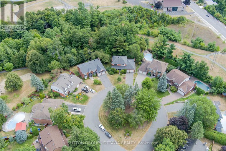 28824766/9-sundance-court/sheahan-estatestrend-village/ottawa/ontario/K2H8T4_47
