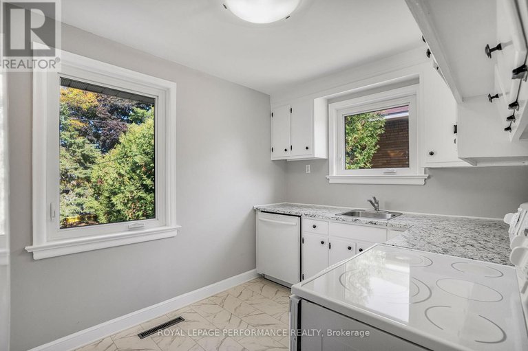 29134890/1315-kilborn-avenue/applewood-acres/ottawa/ontario/K1H6L2_13