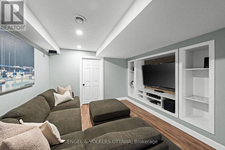 29593963/129-corvinelli-crescent/village-of-russell/russell/ontario/K4R1G4_34