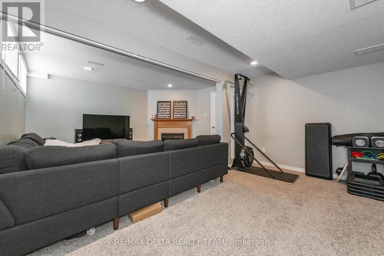 29426645/152-ludlowe-street/fallingbrookgardenway-south/ottawa/ontario/K4A5C7_25