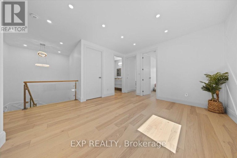 28431666/1357-mory-street/emerald-woodssawmill-creek/ottawa/ontario/K1T1C8_24