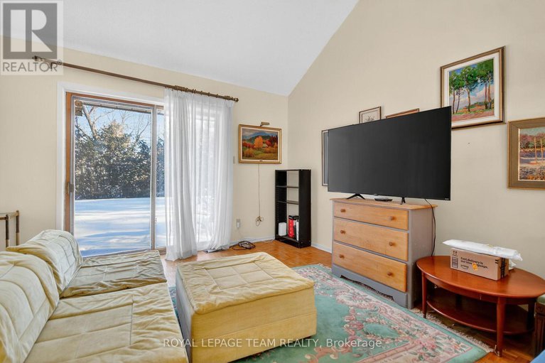 29176701/7-little-road/riverside-southgloucester-glen/ottawa/ontario/K1V1H5_16