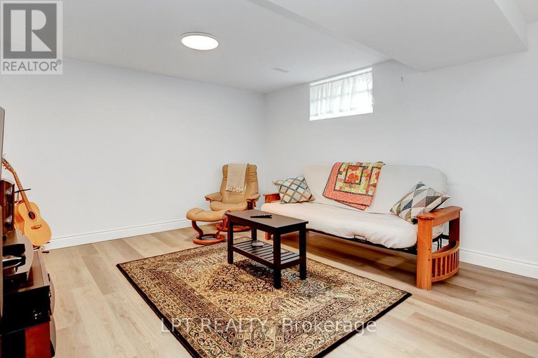 28311107/10a-ashburn-drive/borden-farmstewart-farmcarleton-heightsparkwood-hills/ottawa/ontario/K2E6N3_41