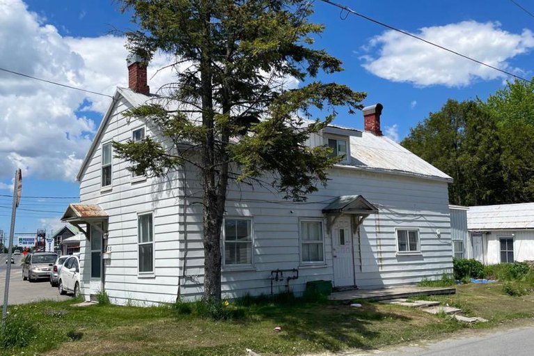 28484092/403-rideau-street/kemptville/north-grenville/ontario/K0G1J0_2