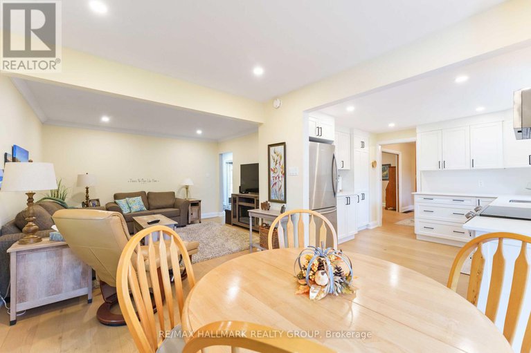 29123491/19-kingsford-crescent/beaverbrook/ottawa/ontario/K2K1T5_15