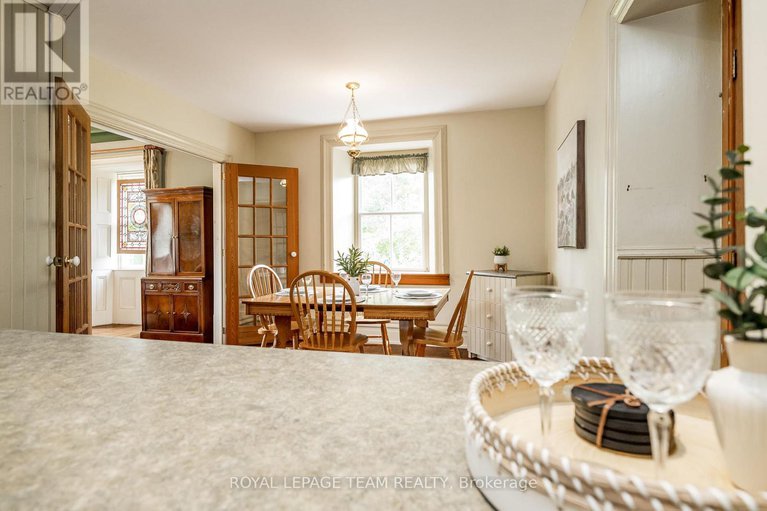 29098667/3651-burritts-rapids-road/north-grenville-twp-kemptville-south/north-grenville/ontario/K0G1N0_21