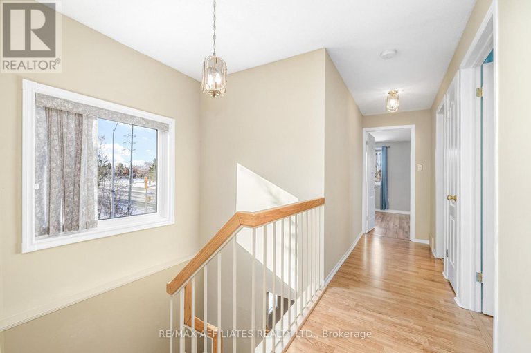 29159619/2-shadow-court/leslie-park/ottawa/ontario/K2H9E4_19