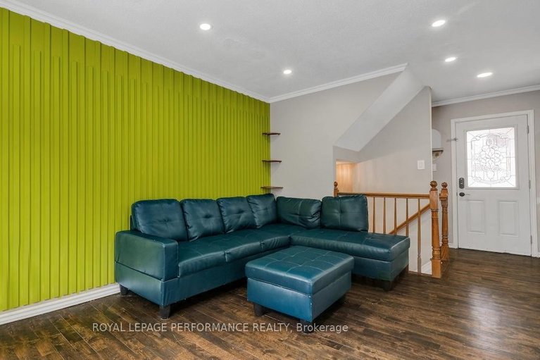 29576627/32-brando-crescent/hunt-club-parkgreenboro/ottawa/ontario/K1T2E3_9