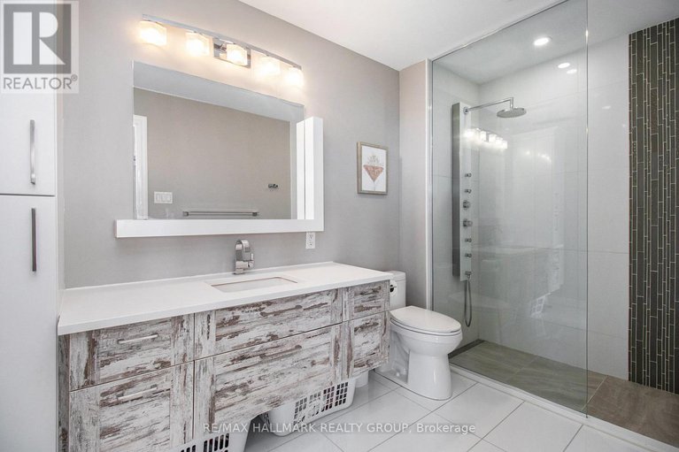 28223628/2706-195-besserer-street/sandy-hill/ottawa/ontario/K1N7J6_18