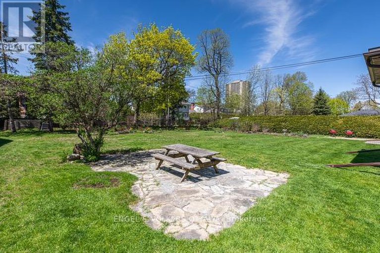 29358841/878-dunlevie-avenue/mckellar-heightsglabar-park/ottawa/ontario/K2A2Z4_50