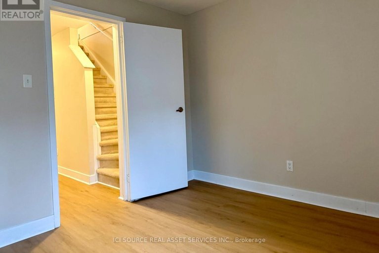 29473926/8-blue-moon-private/manor-park/ottawa/ontario/K1K4K6_15