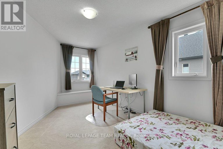 28330795/130-winterhaven-drive/mer-bleuebradley-estatesanderson-park/ottawa/ontario/K1W0H4_21