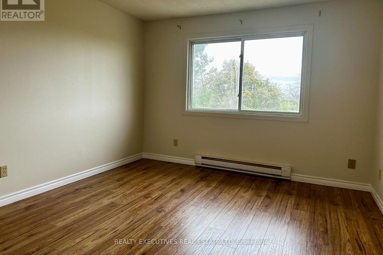 28795626/408-214-viewmount-drive/borden-farmstewart-farmcarleton-heightsparkwood-hills/ottawa/ontario/K2E7X3_10