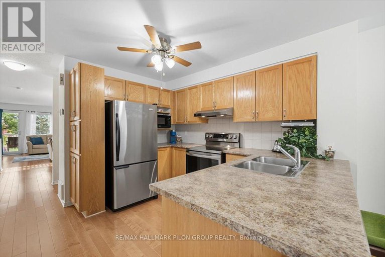 28853846/10-lakepointe-drive/avalon-east/ottawa/ontario/K4A5E3_3