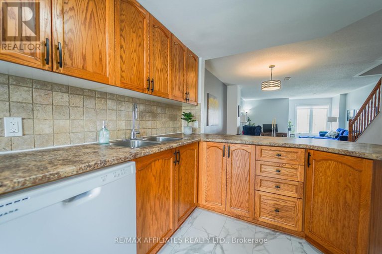 28288908/318-crownridge-drive-n/emerald-meadowstrailwest/ottawa/ontario/K2M3A5_11