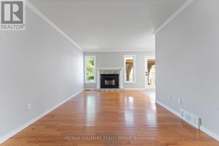 28946187/647-apollo-way/fallingbrookpineridge/ottawa/ontario/K4A1T2_14