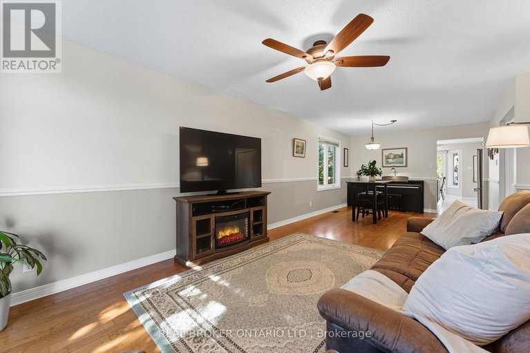 28843559/6-candow-crescent/stittsville-north/ottawa/ontario/K2S1K7_10