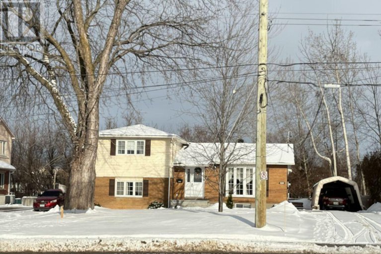 28814216/1345-belcourt-boulevard/orleanssunridge/ottawa/ontario/K1C1L8_1