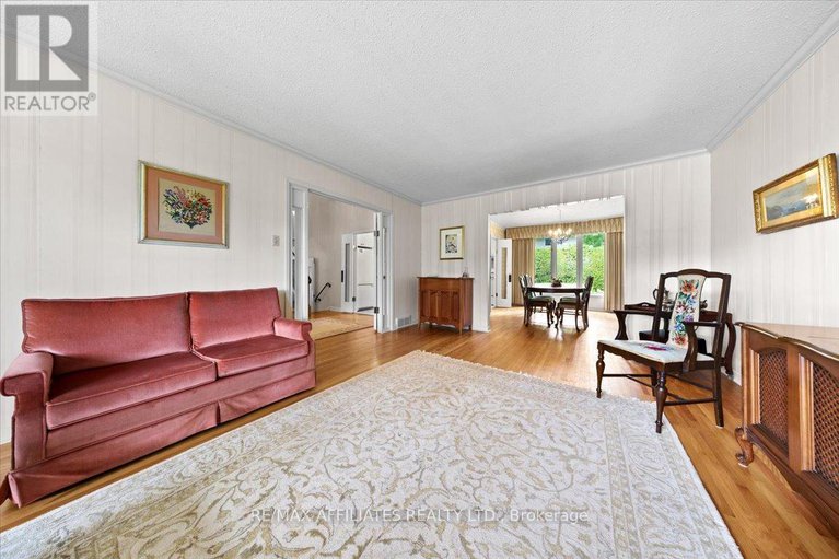 28785482/49-silver-aspen-crescent/blackburn-hamlet/ottawa/ontario/K1B3C3_8