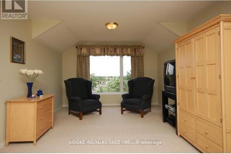 29245171/149-copperwood-street/convent-glen-north/ottawa/ontario/K1C7S3_9