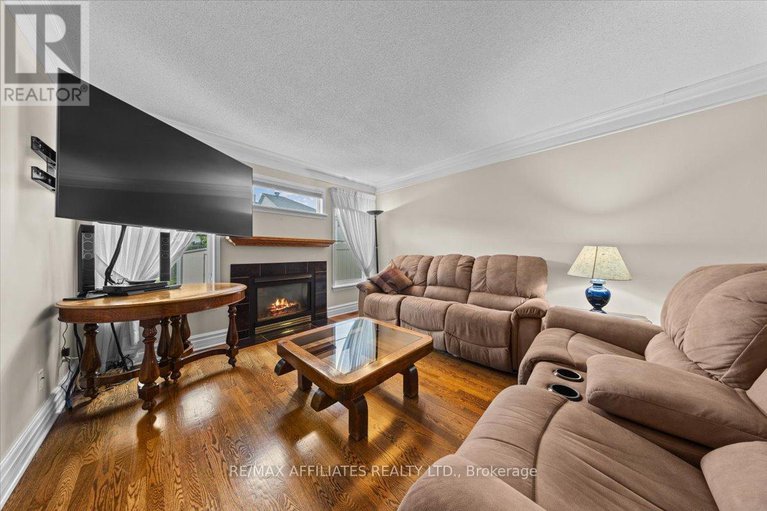 28777669/1639-trenholm-lane/fallingbrookpineridge/ottawa/ontario/K4A4B4_9