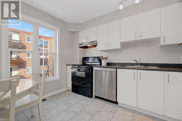 29550912/175-arcola-private/overbrookcastle-heights/ottawa/ontario/K1K4W9_14