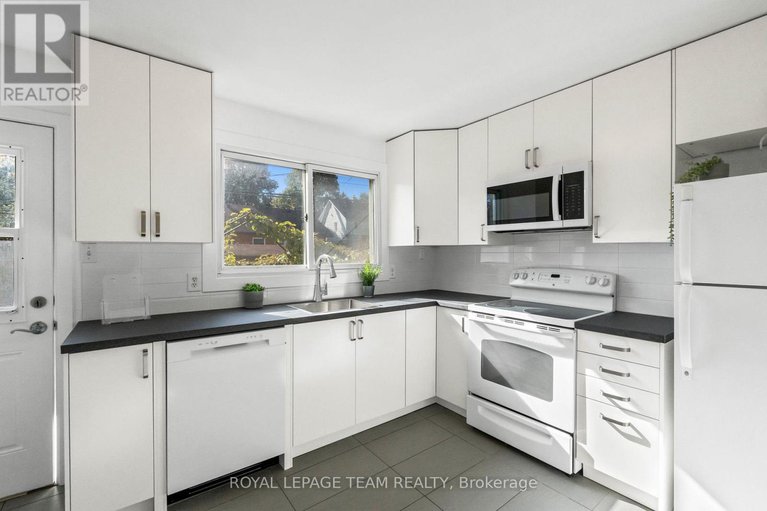 29013037/1308-summerville-avenue/carlington/ottawa/ontario/K1Z8G8_19
