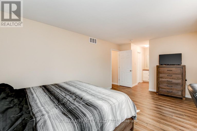 29094061/39-inwood-drive/bridlewood/ottawa/ontario/K2M1Z3_26