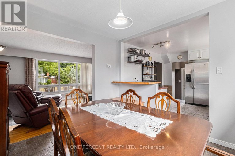 28782240/2563-egan-road/mooneys-bayriverside-park/ottawa/ontario/K1V8M9_10