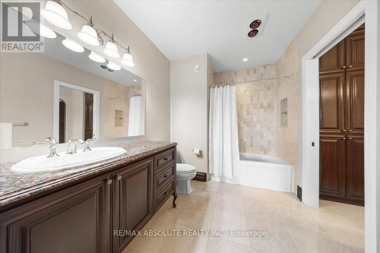 28246473/124-biltmore-crescent/btwn-franktown-rd-fallowfield-rd/ottawa/ontario/K2S2C6_35