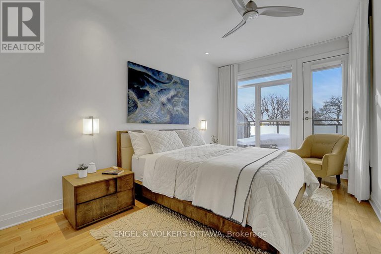 29300834/449-edison-avenue/mckellarhighland/ottawa/ontario/K2A1S5_29