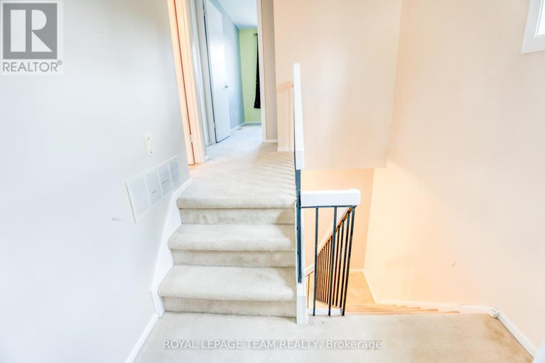 28595123/1094-grenoble-crescent/orleans-wood/ottawa/ontario/K1C2C6_15