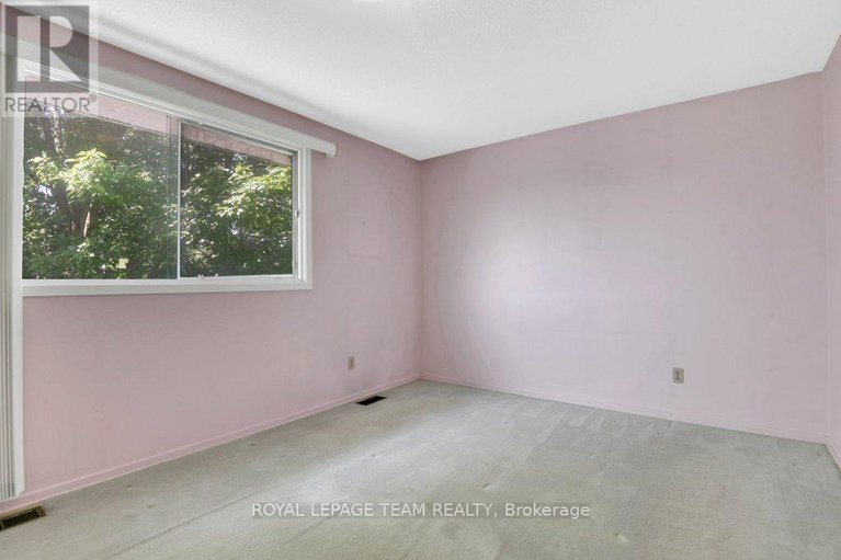 28515149/16-keewatin-crescent/borden-farmstewart-farmcarleton-heightsparkwood-hills/ottawa/ontario/K2E6Z1_19
